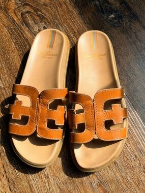 Like new! Sam Edelman Women's Tan Leather Slide Sandals